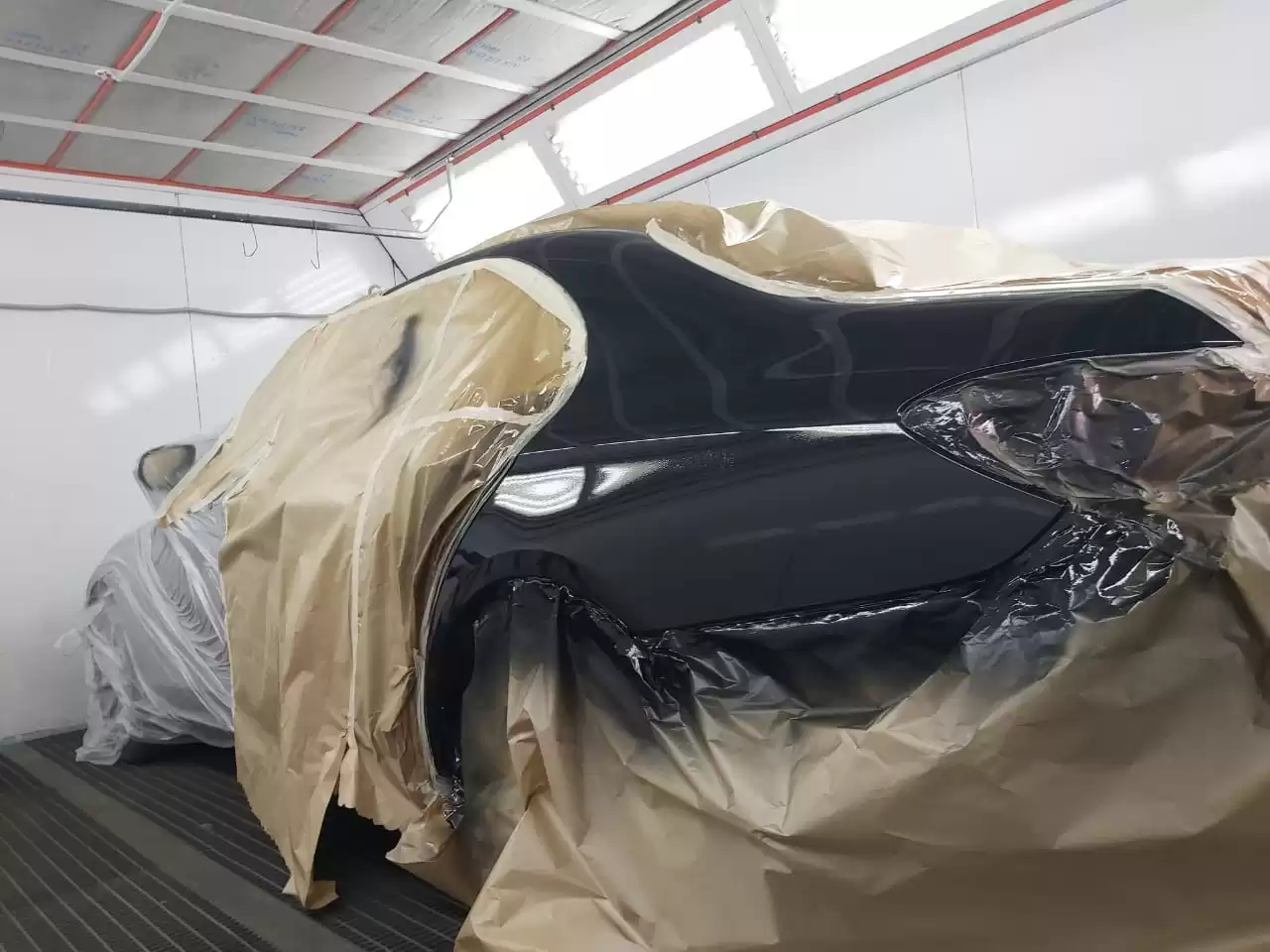 Mercedes E 2019 года выпуска мелкий кузовной ремонт